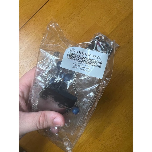 NWT Paparazzi Necklace and earrings Set - Picture 5 of 6